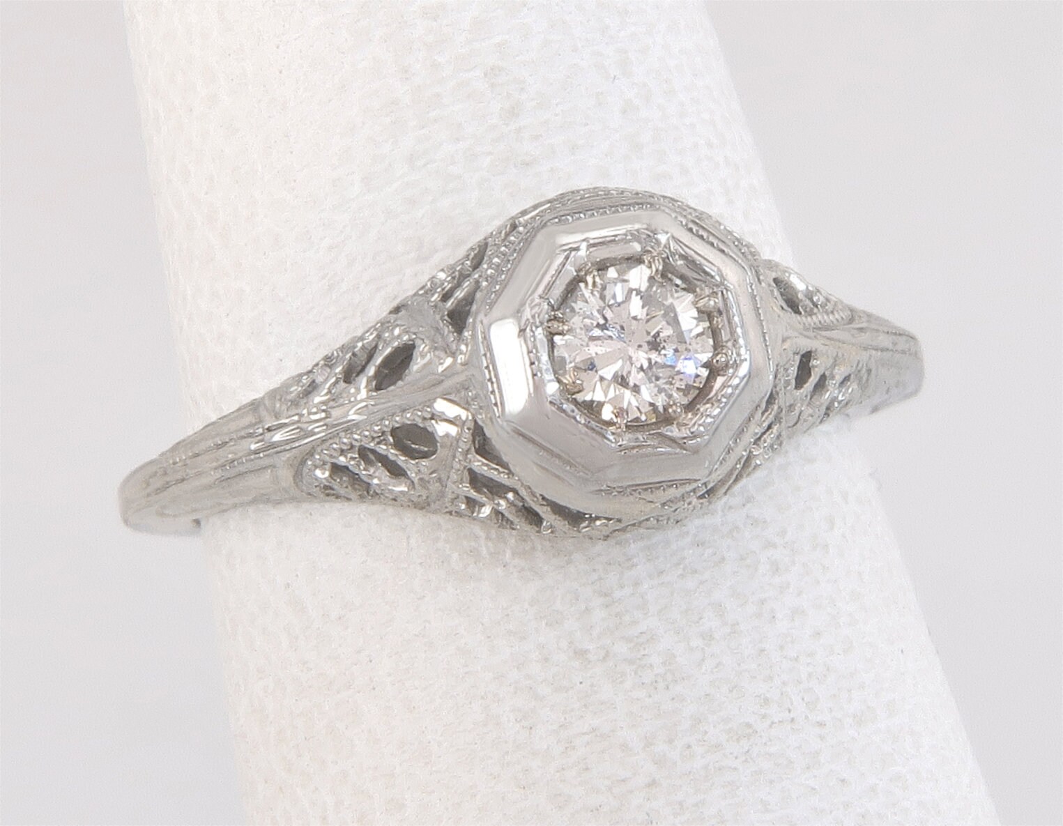 Antike 18K Weißgold Filigrane .17Ct Echter Diamant-Verlobungsring Größe 5 von EstateAntiqueJewelry