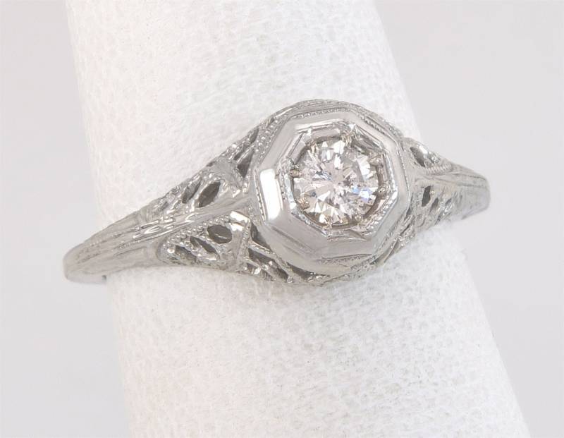 Antike 18K Weißgold Filigrane .17Ct Echter Diamant-Verlobungsring Größe 5 von EstateAntiqueJewelry