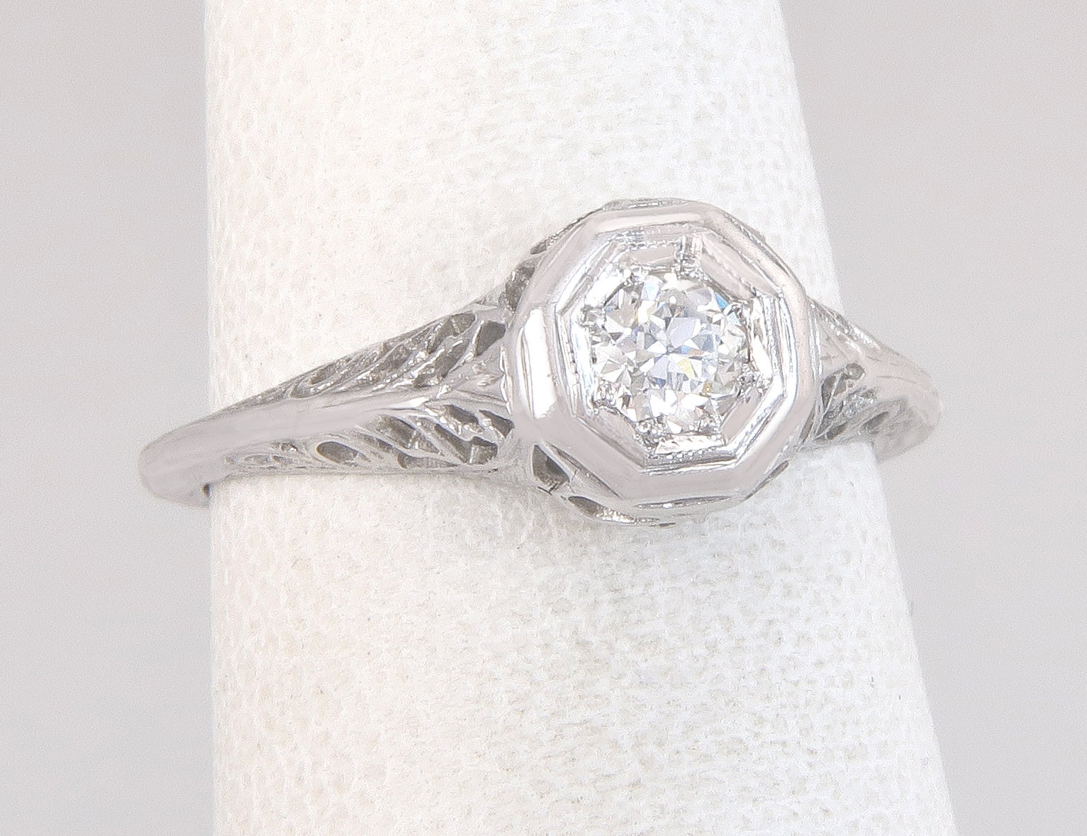 Antike Art-Deco .12Ct Echter Diamant 18K Weißgold Verlobungsring Größe 5 von EstateAntiqueJewelry