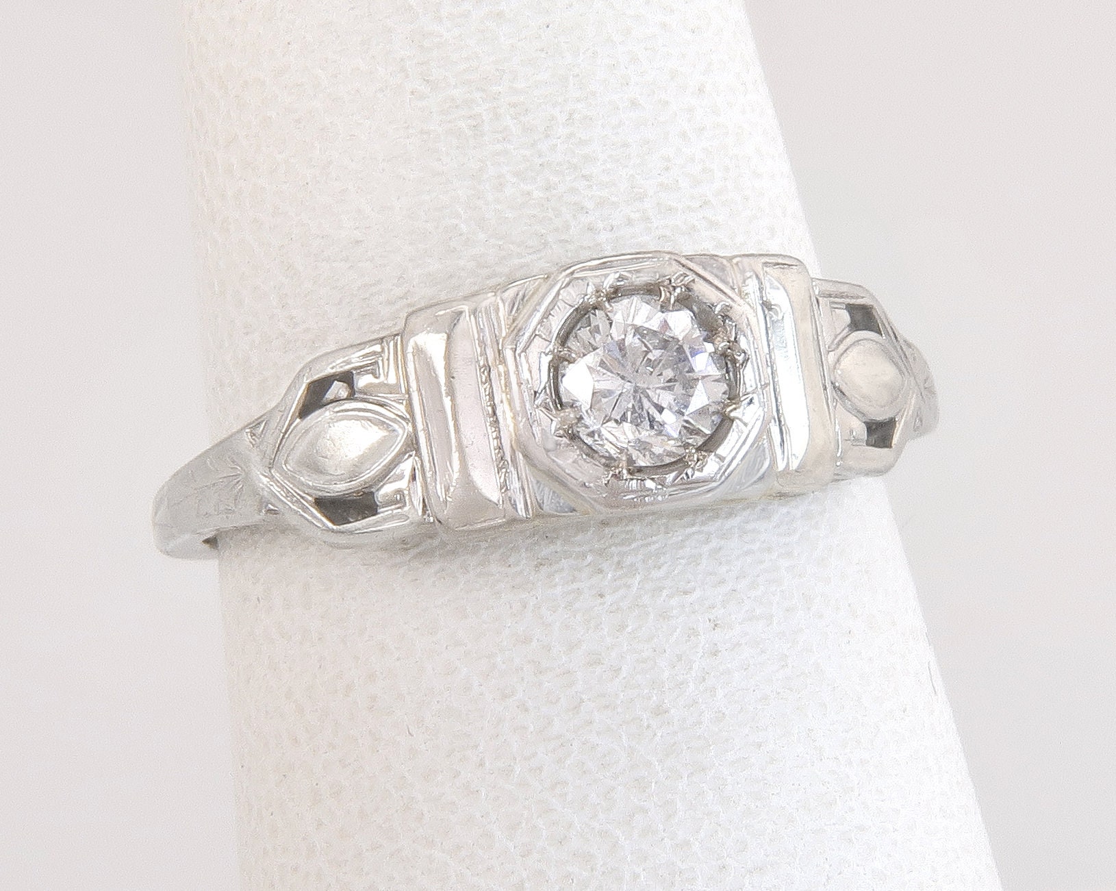Antike Art-Deco .37Ct Echter Diamant 18K Weißgold Verlobungsring Größe 7, 25 von EstateAntiqueJewelry
