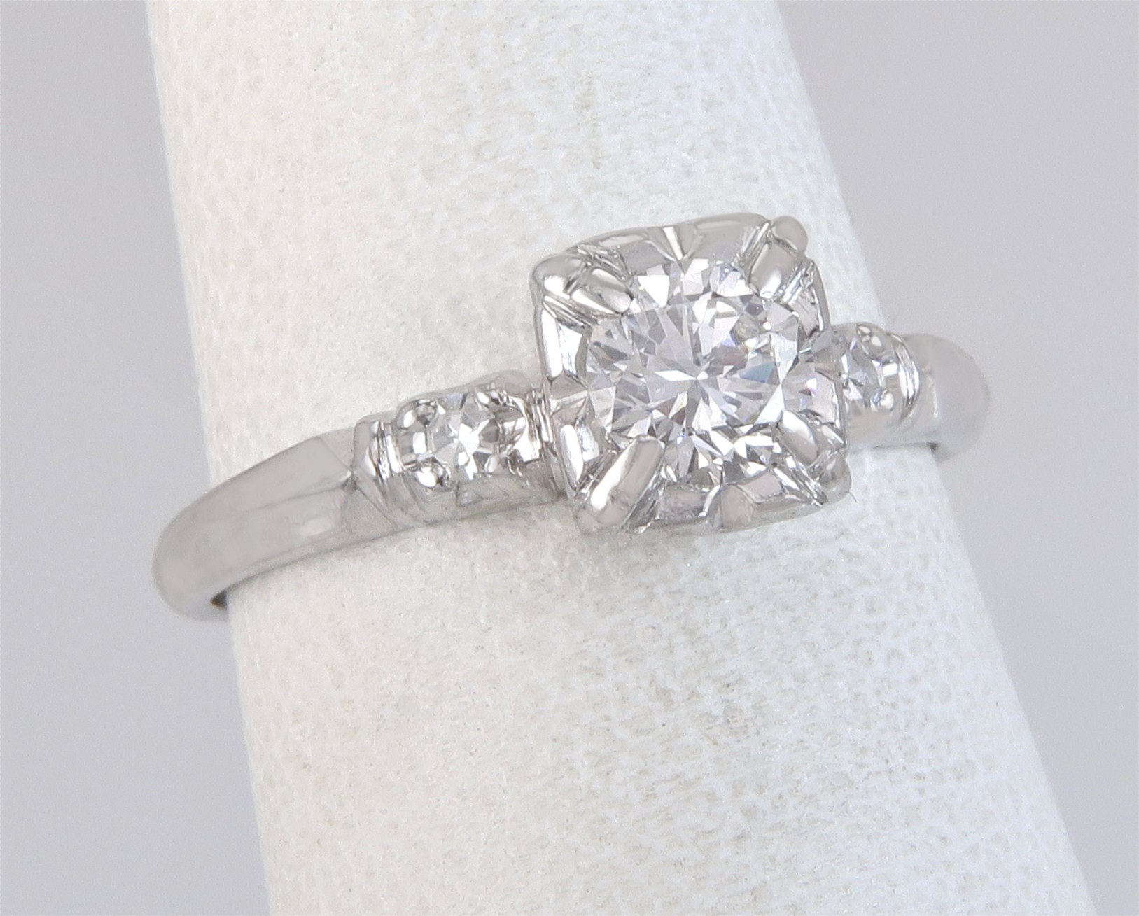 Antike Art-Deco .40Ct Echter Diamant 14K Weißgold Verlobungsring Größe 5, 5 von EstateAntiqueJewelry