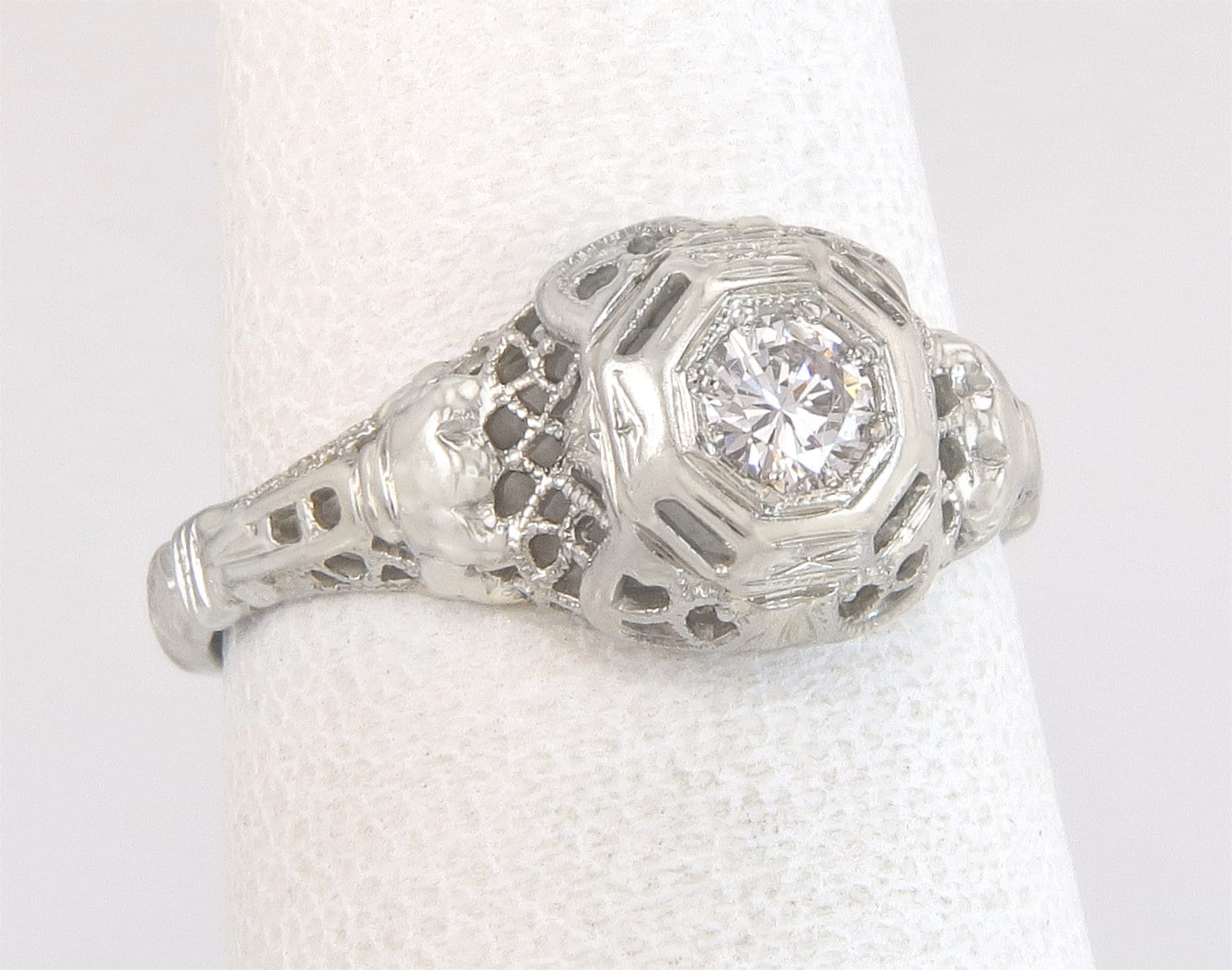 Antike Art-Deco-18K Weißgold .12Ct Echter Diamant-Verlobungsring Größe 5, 25 von EstateAntiqueJewelry