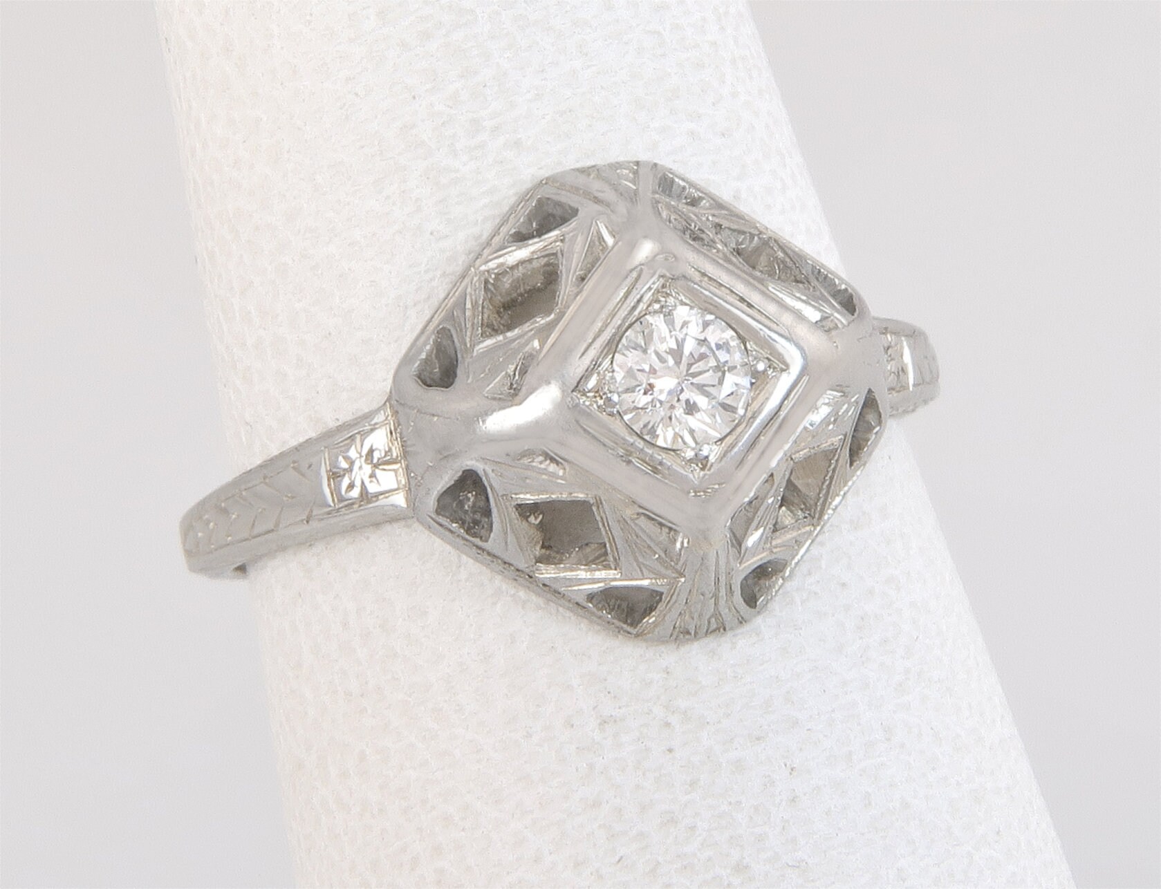 Antike Art-Deco 18K Weißgold .14Ct Echter Diamant Verlobungsring Größe 6, 5 von EstateAntiqueJewelry