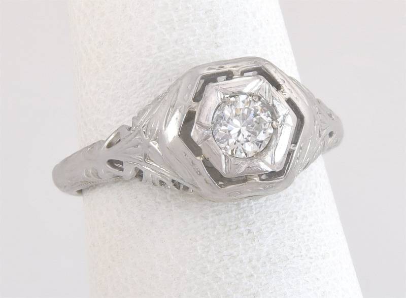 Antike Art-Deco-18K Weißgold .20Ct Echten Diamant-Verlobungsring Größe 5, 5 von EstateAntiqueJewelry