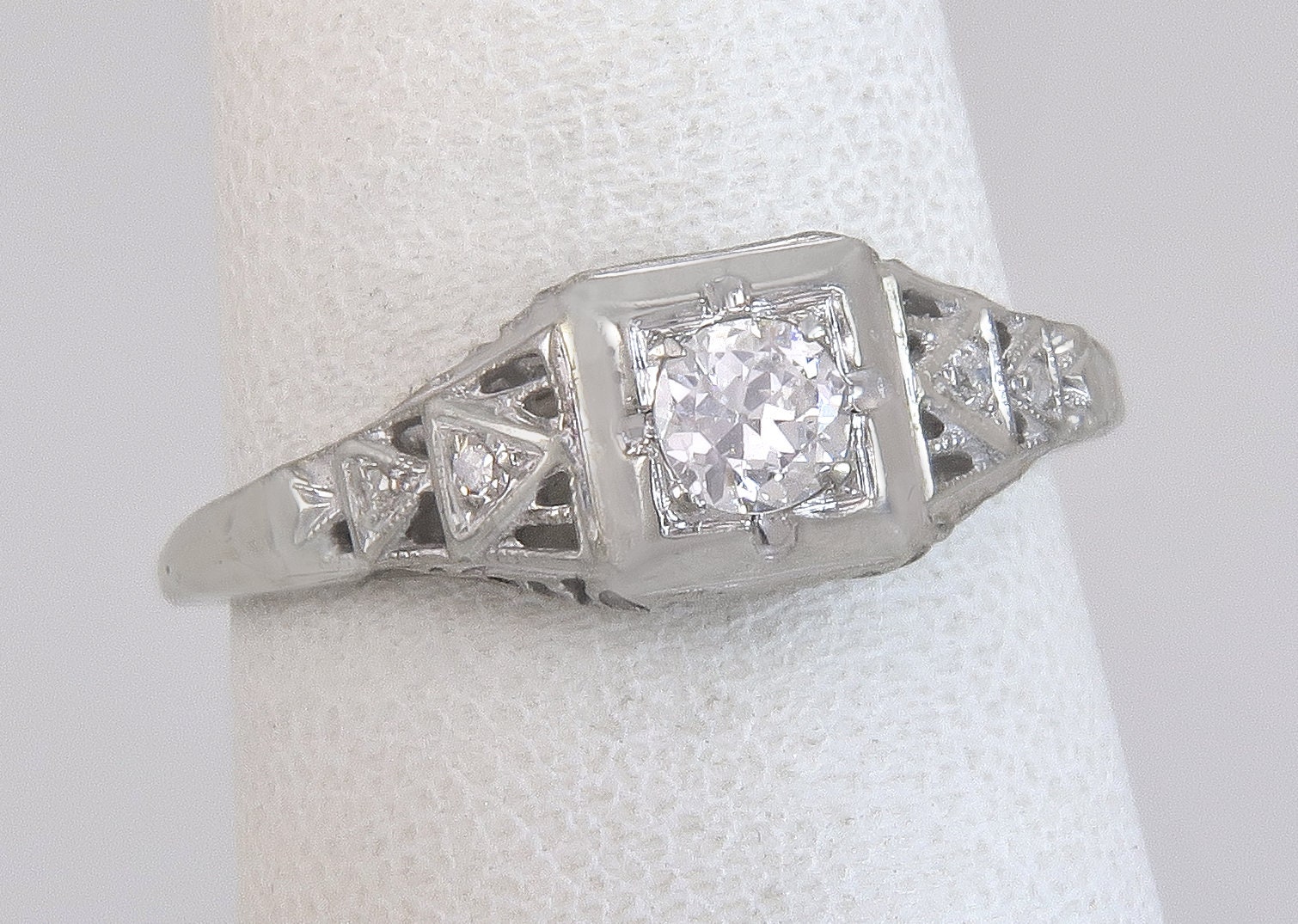 Antike Art Deco 18K Weißgold .30Ct Diamant Filigrane Verlobungsring Größe 6, 75 von EstateAntiqueJewelry
