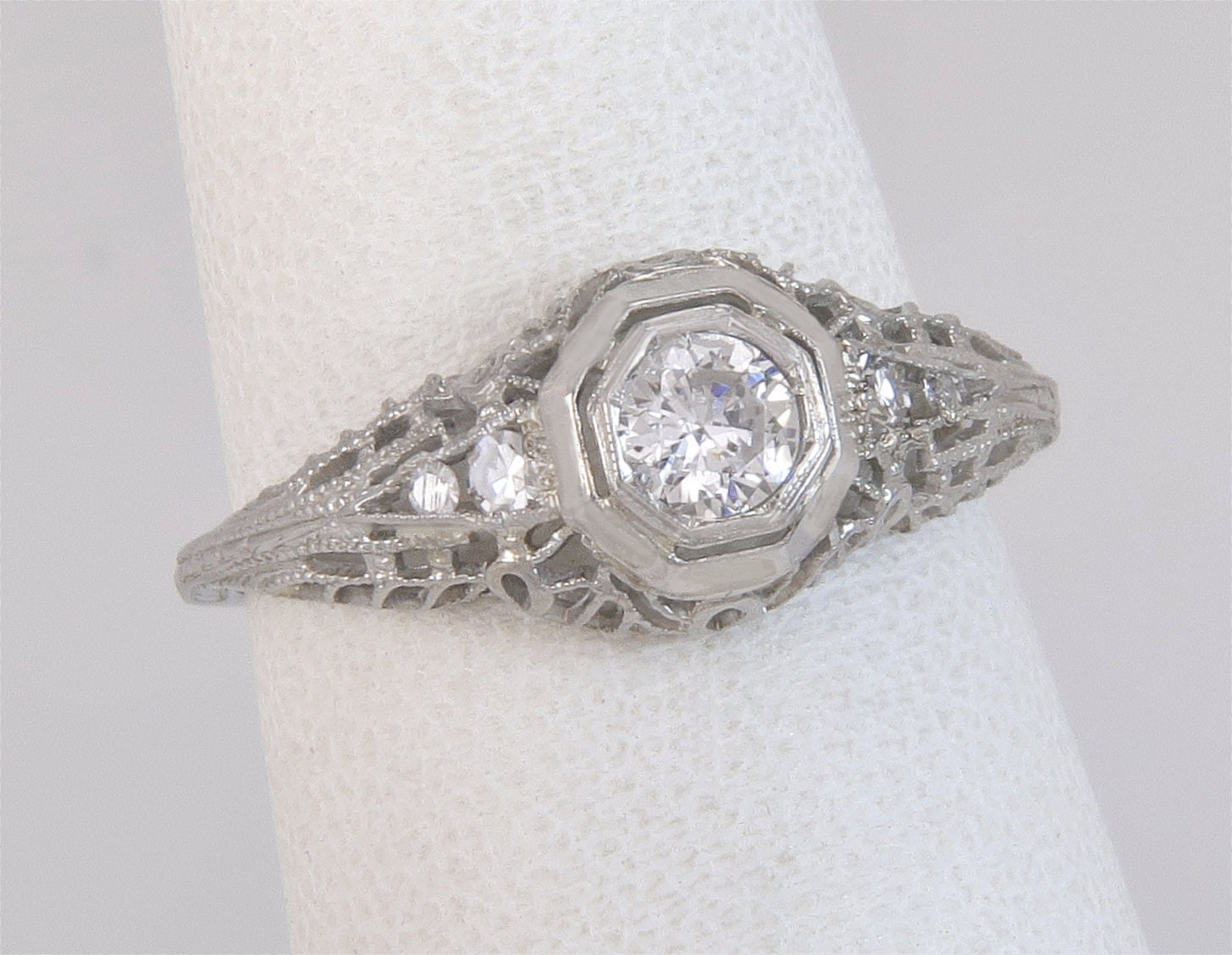 Antike Art-Deco-18K Weißgold .33Ct Echter Diamant Verlobungsring Größe 6, 75 von EstateAntiqueJewelry