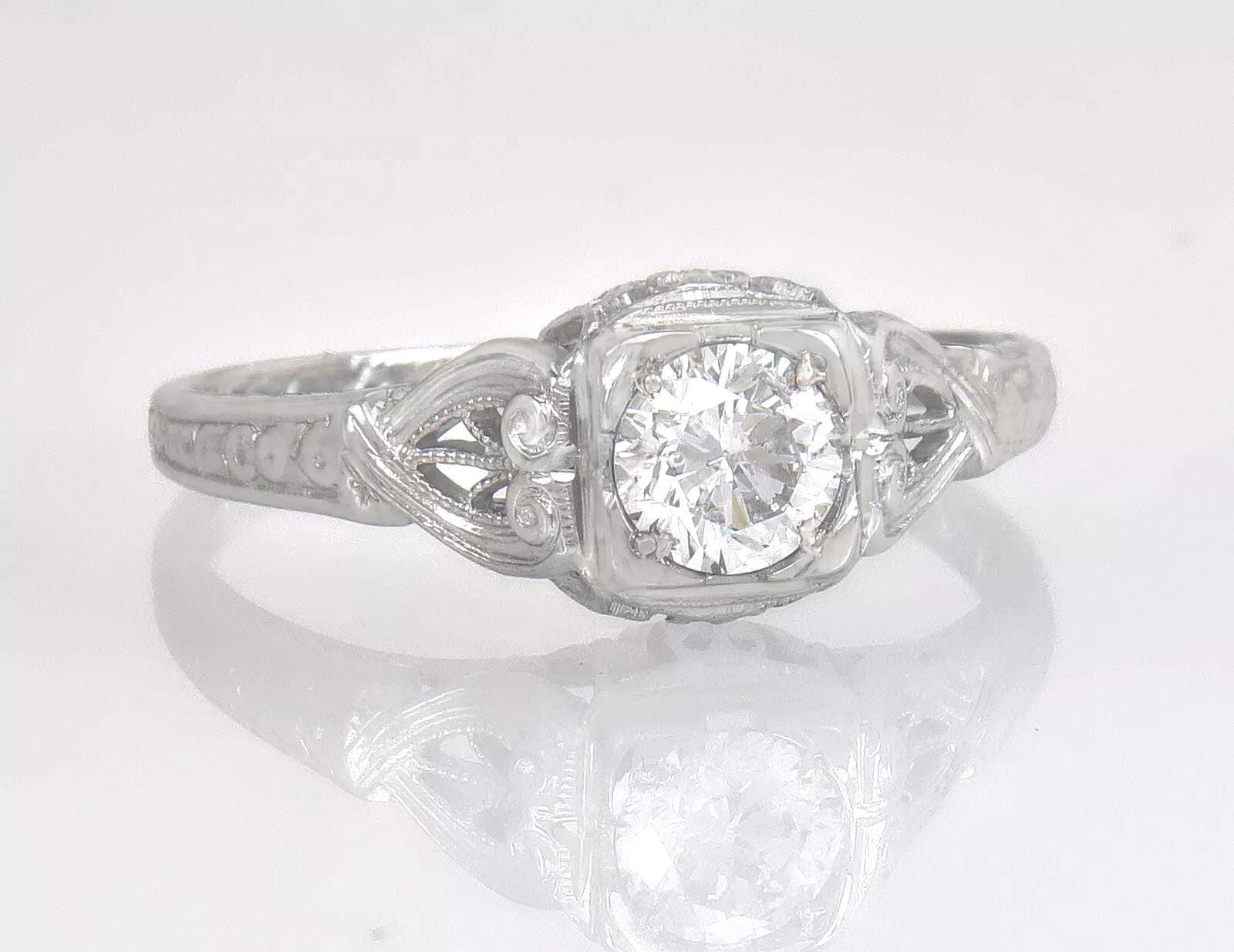 Antike Egl Zertifiziert .58Ct Echter Diamant 18K Weißgold Art Deco Ring Größe 8.25 von EstateAntiqueJewelry