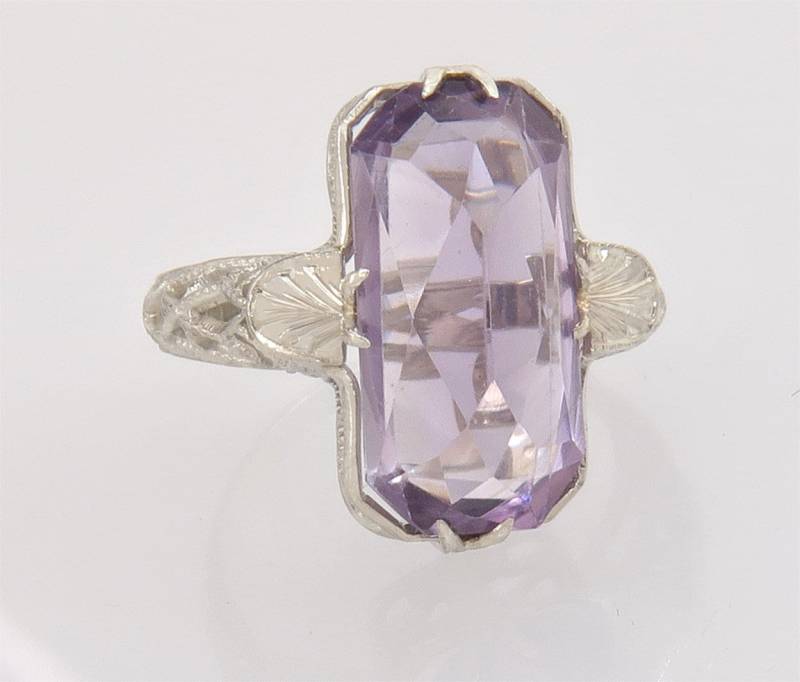 Antike Filigrane 14K Weißgold 4.00Ct Amethyst Art Deco Dinner Ring Größe 4, 5 von EstateAntiqueJewelry