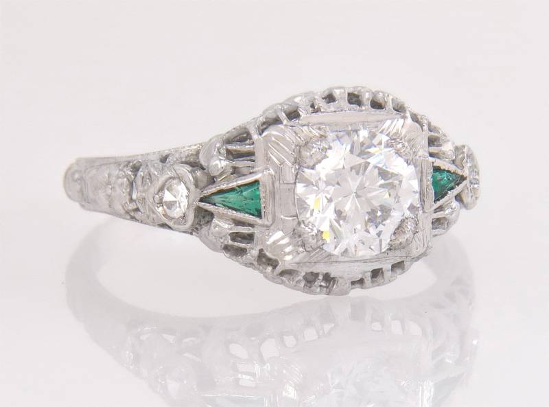 Antiker .89Ct Zertifizierter Gia Diamant & Smaragd 18K Gold Art Deco Verlobungsring von EstateAntiqueJewelry