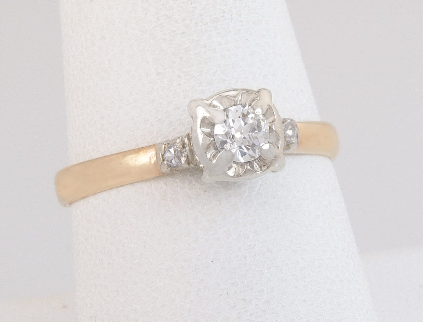 Antiker Art-Deco-Zweifarbiger 14K Gold .20Ct Echter Diamant-Verlobungsring Größe 9, 5 von EstateAntiqueJewelry