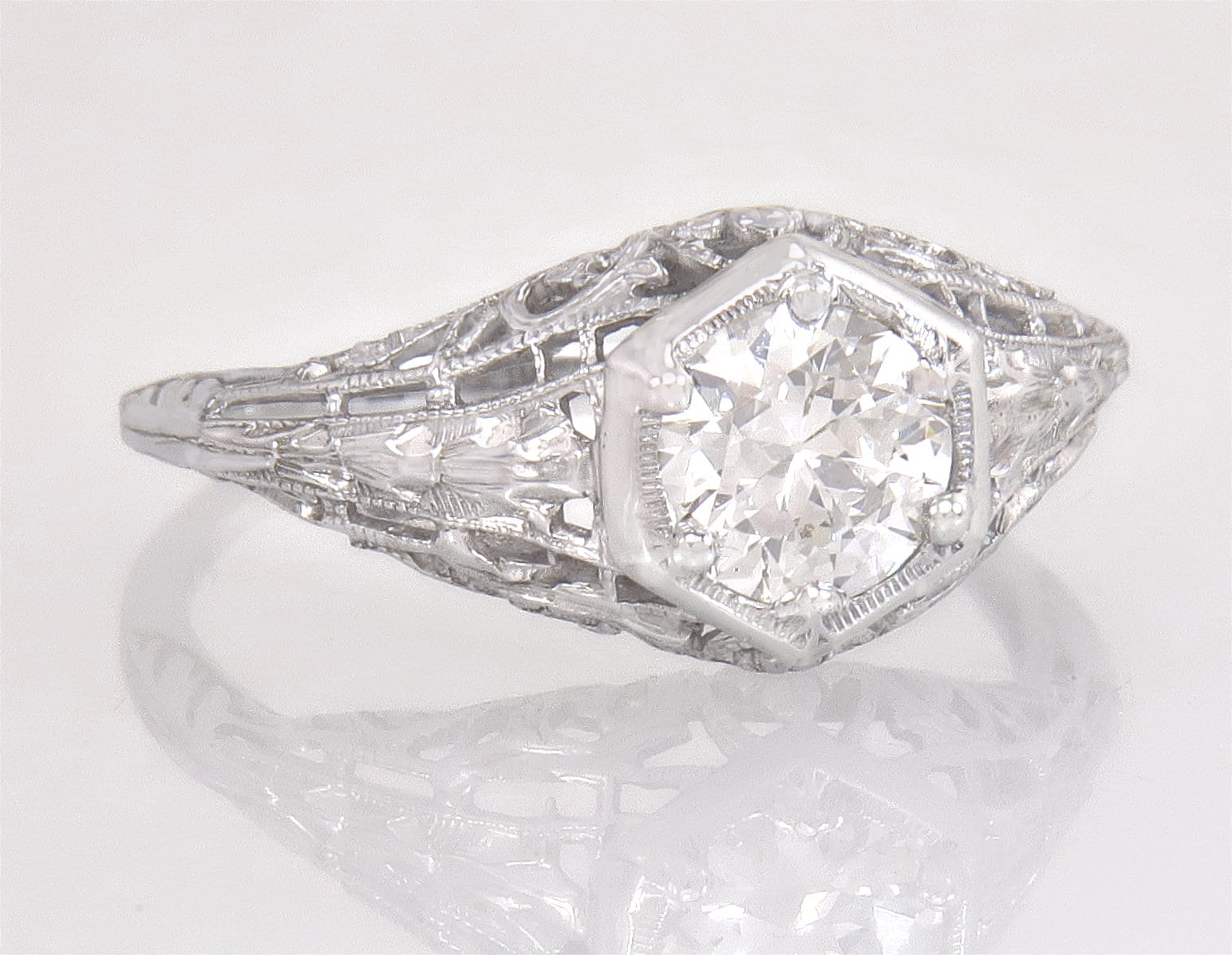 Antiker Gia-Zertifizierter .60Ct J Vvs2 Diamant 18K Gold Art-Deco-Verlobungsring von EstateAntiqueJewelry