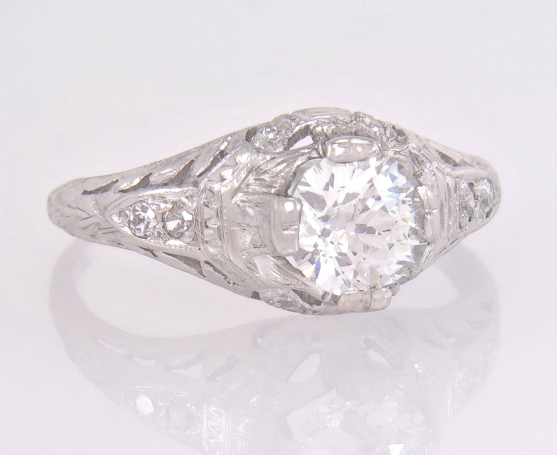 Antiker Gia-Zertifizierter 1, 00 Karat Runder, Brillanter Diamant-Platin-Art-Deco-Ring von EstateAntiqueJewelry