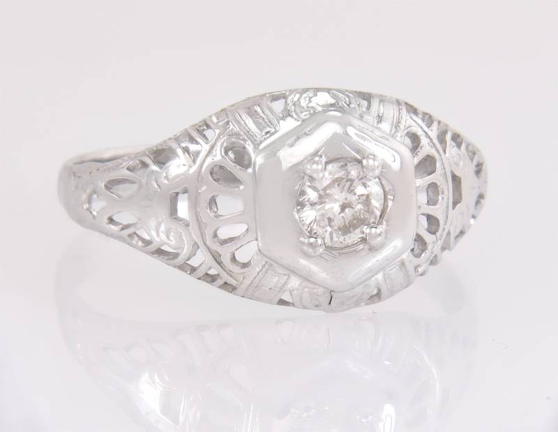 Antique Art Deco .12Ct Echter Diamant Filigree 14K Weißgold Ring Größe 6 von EstateAntiqueJewelry