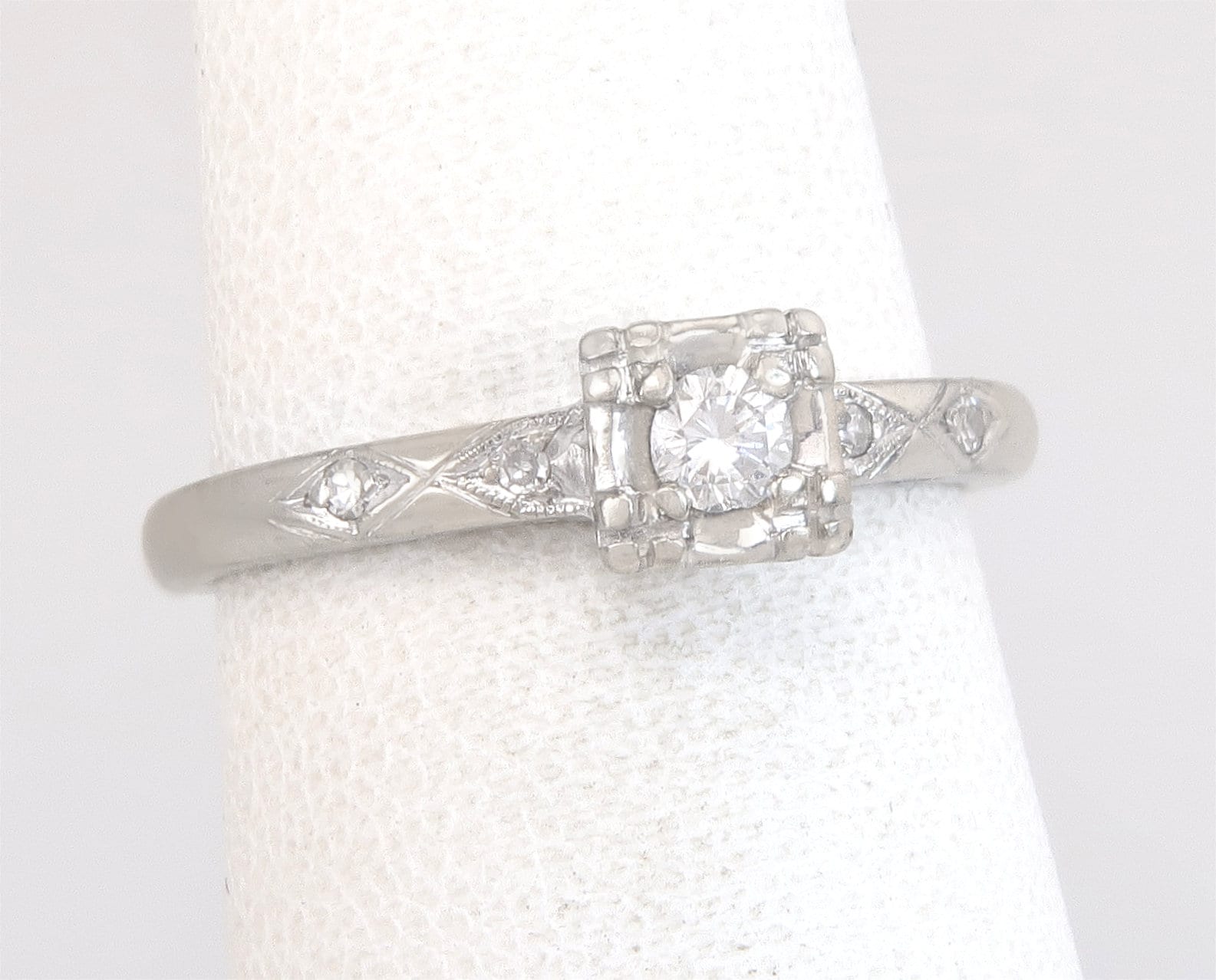 Antique De Milo .14Ct Diamant 14K Weißgold Art Deco Verlobungsring Größe 5 von EstateAntiqueJewelry