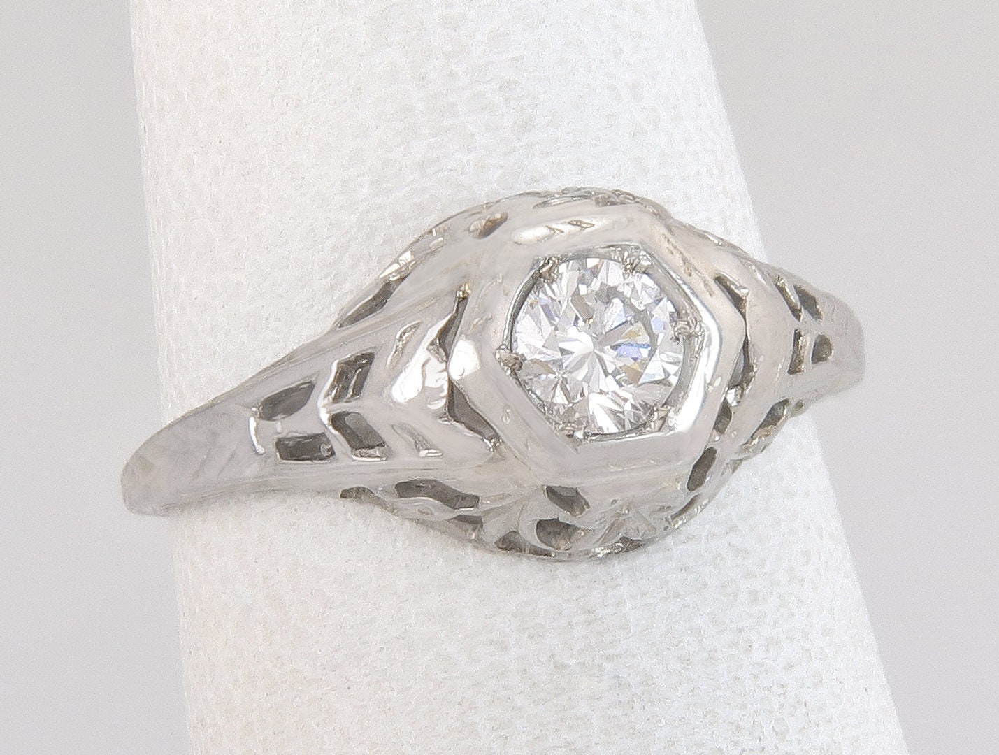 Art Deco .26Ct Diamant 14K Weißgold Blumen Verlobungsring Größe 5 von EstateAntiqueJewelry