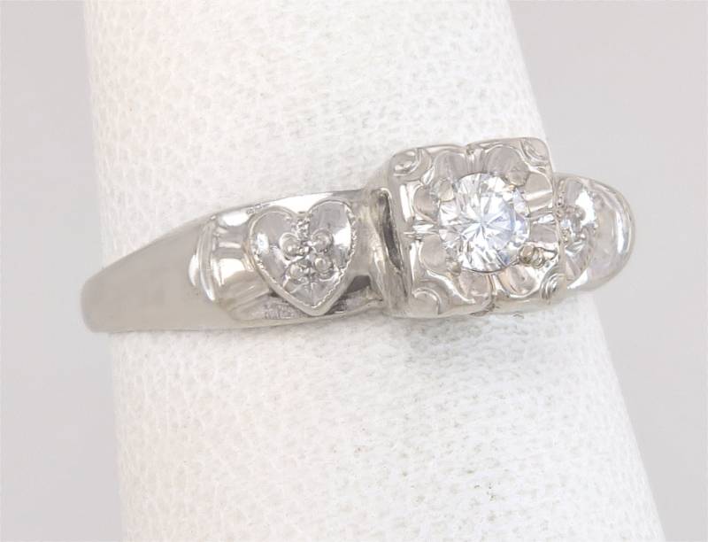 Art-Deco-14K Weißgold .10 Karat Echtes Diamant-Herz-Verlobungsring Größe 6, 25 von EstateAntiqueJewelry