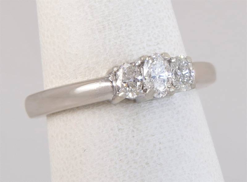 Designer 14K Weißgold .50Ct Echter Diamant Verlobung 3 Stein Ring Größe 6, 5 von EstateAntiqueJewelry