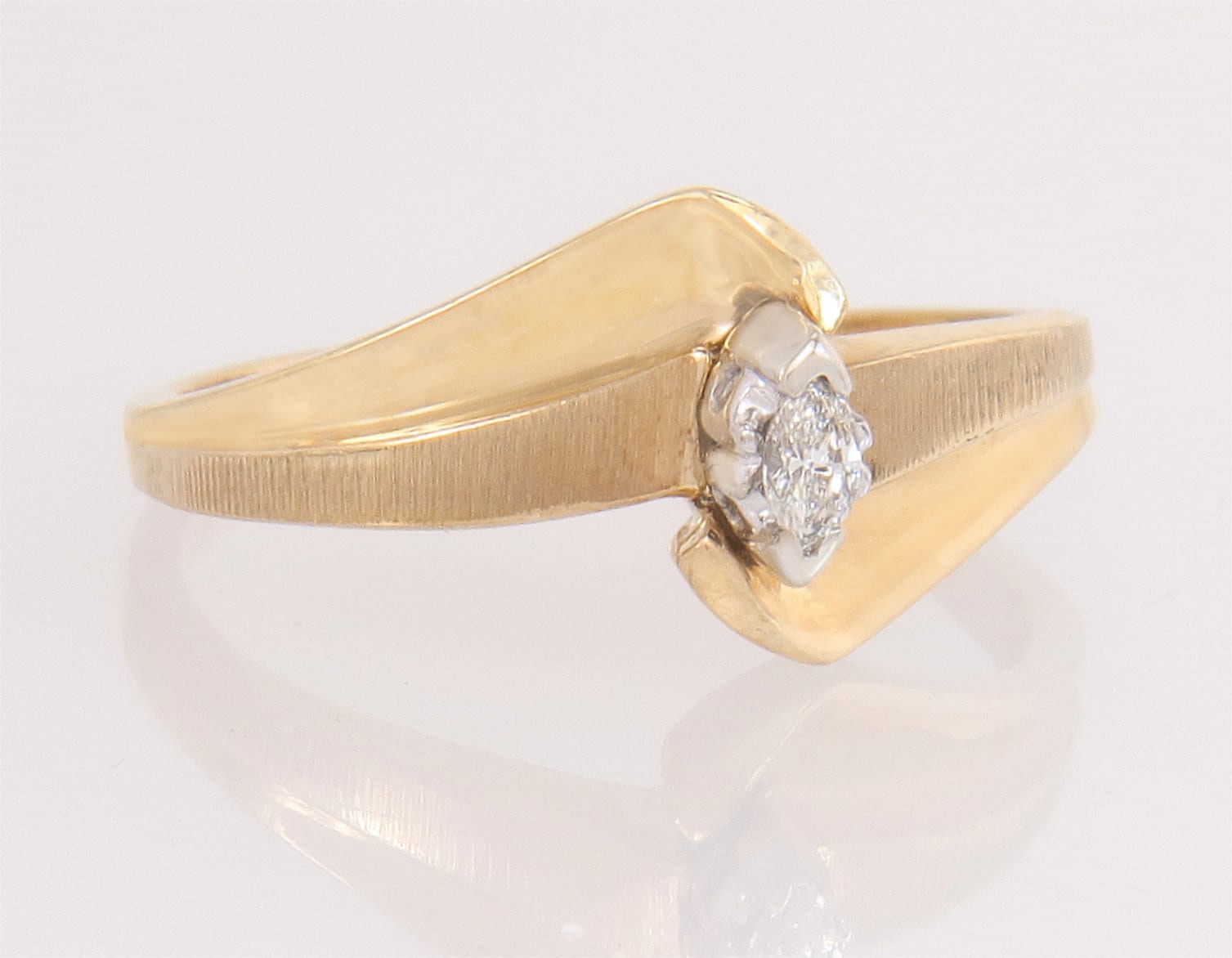 Designer J.m. Fox 10K Gelbgold .05Ct Echter Diamant Verlobungsring Größe 6 von EstateAntiqueJewelry