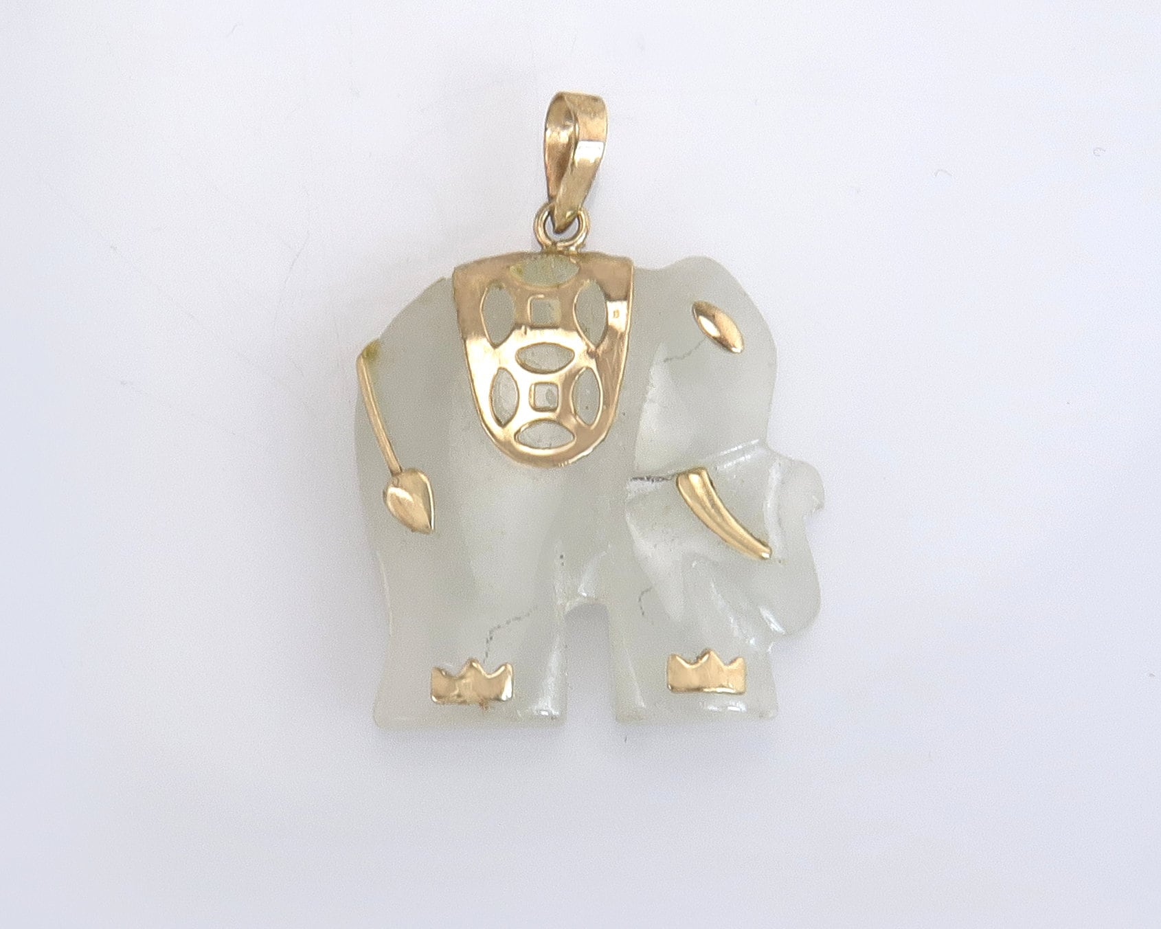 Nachlass 10K Gelbgold Handgeschnitzt Hellgrün Jade Elefant Anhänger von EstateAntiqueJewelry