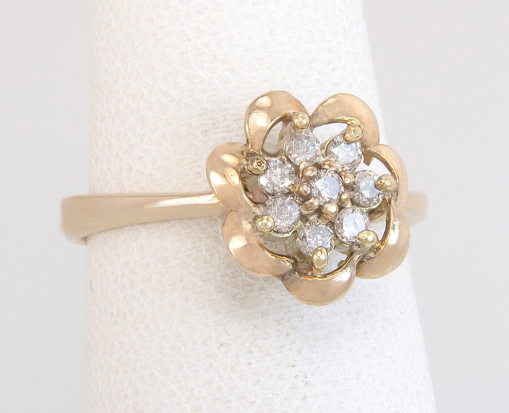Nachlass 14K Gelbgold .16Ct Echte Diamant Cluster Dinner Ring Größe 6, 25 von EstateAntiqueJewelry