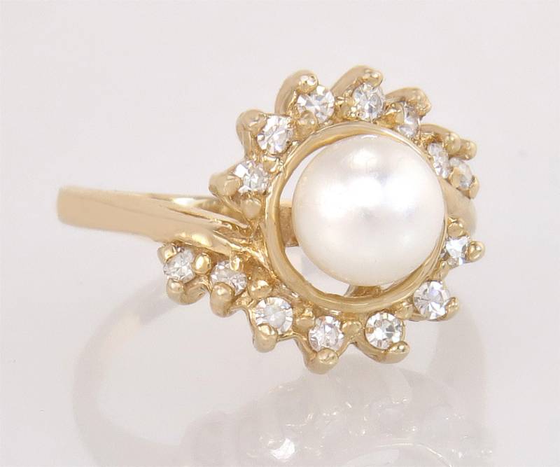 Nachlass 14K Gelbgold .28 Karat Echt Diamant & Perle Kinderring Größe 3, 5 von EstateAntiqueJewelry