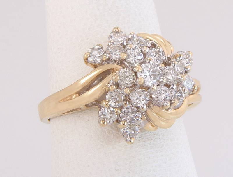 Nachlass 14K Gelbgold .75Ct Echte Diamant-Cluster-Verlobungsring Größe 6 von EstateAntiqueJewelry