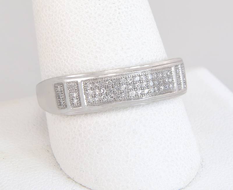 Nachlass 14K Weißgold .54Ct Echter Diamant Herrenring Bandgröße 11.75 von EstateAntiqueJewelry