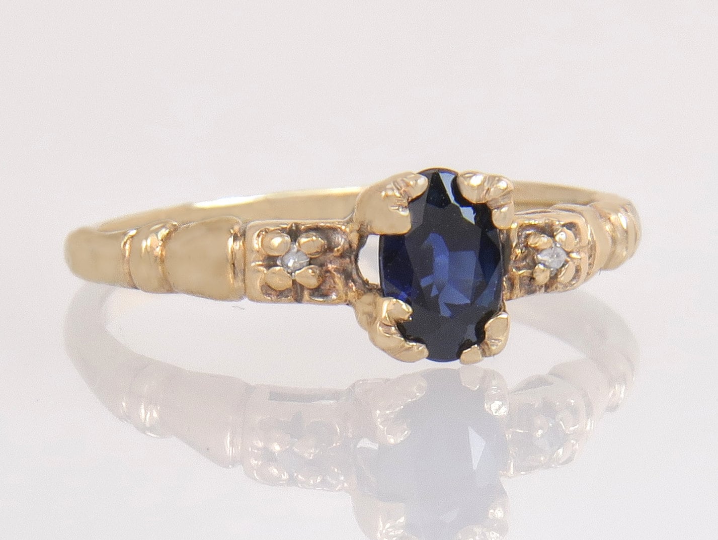 Vintage 10K Gelbgold .62Ct Diamant & Blauer Saphir Art Deco Ring Größe 5, 75 von EstateAntiqueJewelry