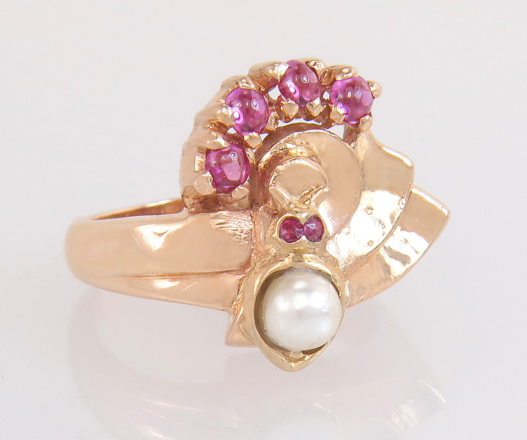 Vintage Nachlass .30Ct Echte Rubin & 4mm Perle 14K Rosegold Dinner Ring Größe 4, 5 von EstateAntiqueJewelry