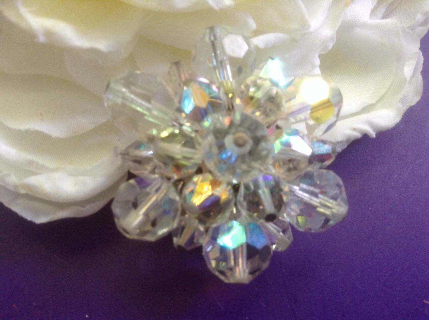 Aurora Borealis Kristall Brosche Vintage Facettierte Perle 60Er Jahre Silberfarben Brautschmuck Hochzeit Blumenstrauß Schneeflocke Aurora Borealis Kristall Brosche Vintage Facettierte Perle 60Er Jahre Silberfarben Brautschmuck Hochzeit Blumenstrauß Schneeflocke von EstatementTreasures