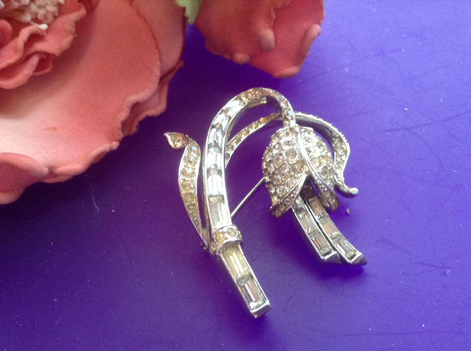 Coro Strass Anstecknadel Tulpe Rhodium Blume Sammler Vintage 1950 Brosche Diamanté Baguette Funkelndes Geschenk Schillernd Selten Signiert Feminin von EstatementTreasures