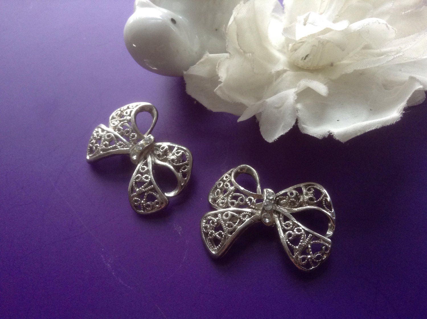 Filigrane Strass Schleife Anstecknadel Set 2 Brosche Vintage Silberfarben Brautstrauß Hochzeit Mutter Urlaub Lehrer Elegant Geschenk von EstatementTreasures