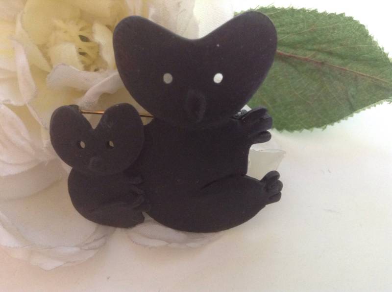 Koala Bären Pin Brosche Mutter Mit Baby Schwarz Metall Australien Zoo Beuteltier Koalas Figur Tier Kind Abstrakte Moderne Vintage Geschenk von EstatementTreasures