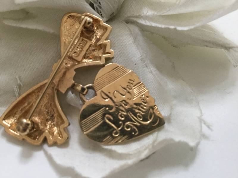 "Mutter Herz Schleife Pin Brosche "Ich Liebe Dich Mutter" Erinnerung Moonwind Sammlung Brautstrauß Hochzeit Valentine Mutter Geschenk." von EstatementTreasures