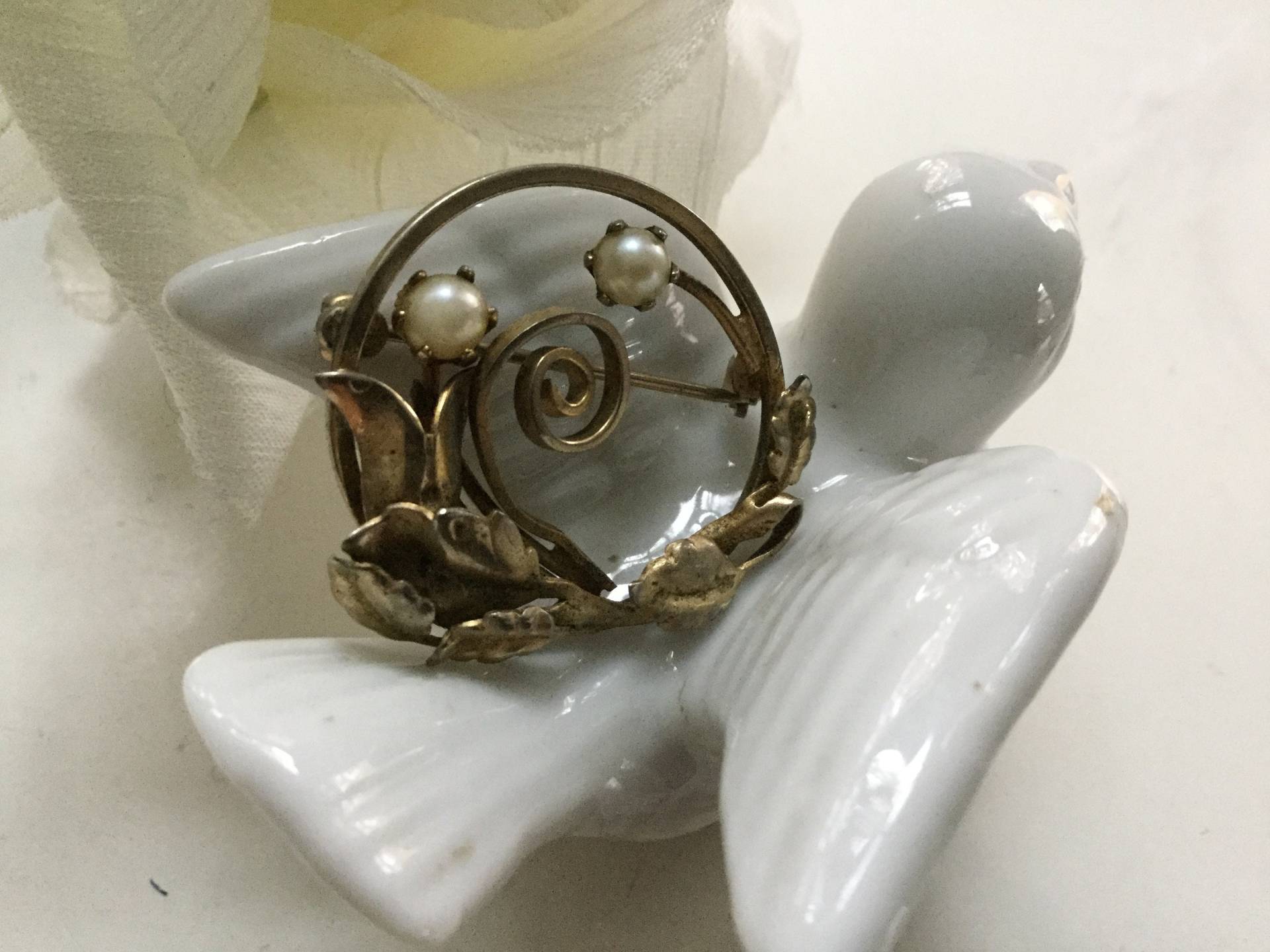 Vintage Faux Perle Kreis Pin/Brosche Kranz Blätter 80Er Jahre Muttertag Ostern Braut Blumenstrauß Schmuck Geschenk von EstatementTreasures