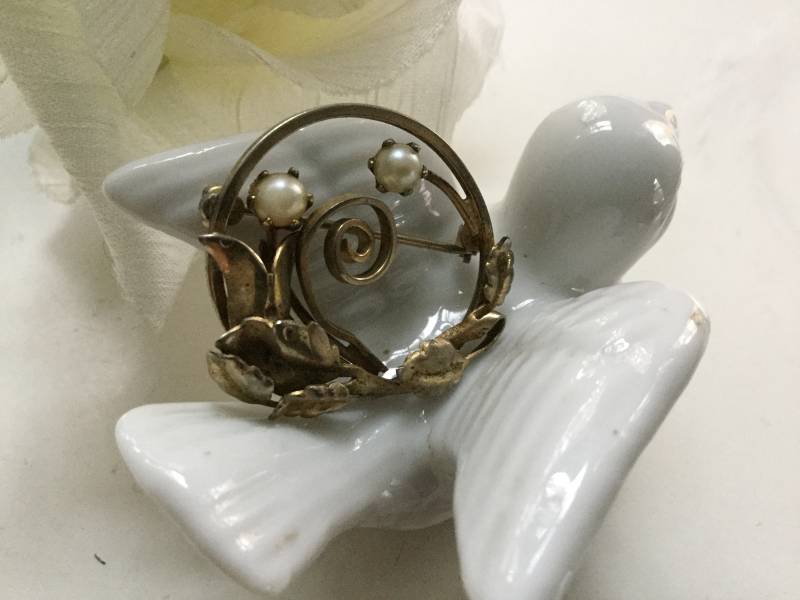 Vintage Faux Perle Kreis Pin/Brosche Kranz Blätter 80Er Jahre Muttertag Ostern Braut Blumenstrauß Schmuck Geschenk von EstatementTreasures