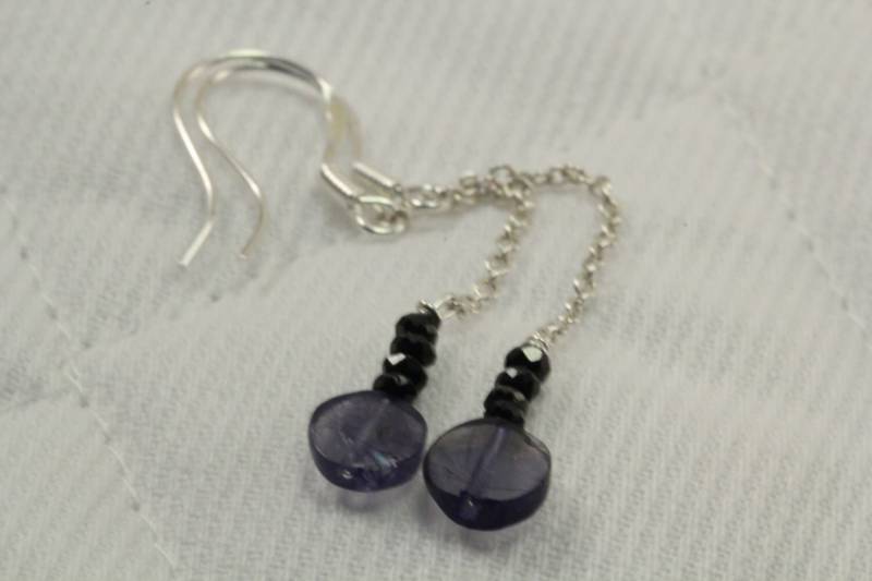 Iolite Und Schwarzer Spinell Silber Ohrringe von EstelleWest