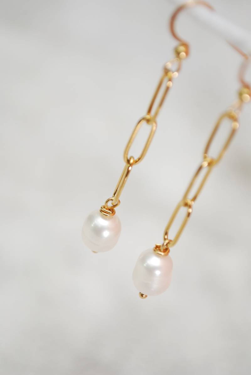 Vergoldete Ketten Ohrringe Mit Süsswasserperlen Für Einen Einzigartigen Und Coolen Look - Keine Extra Gebühren Uns Vergoldete Ketten Ohrringe Mit Süsswasserperlen Für Einen Einzigartigen Und Coolen Look - Keine Extra Gebühren Uns von Estibela