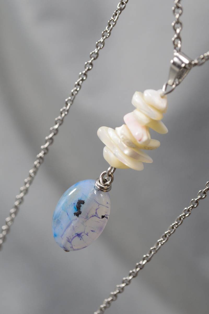 Drachenachat-Edelstahl-Halskette, Lapis Lazuli-Edelstein-Akzente von Estibela