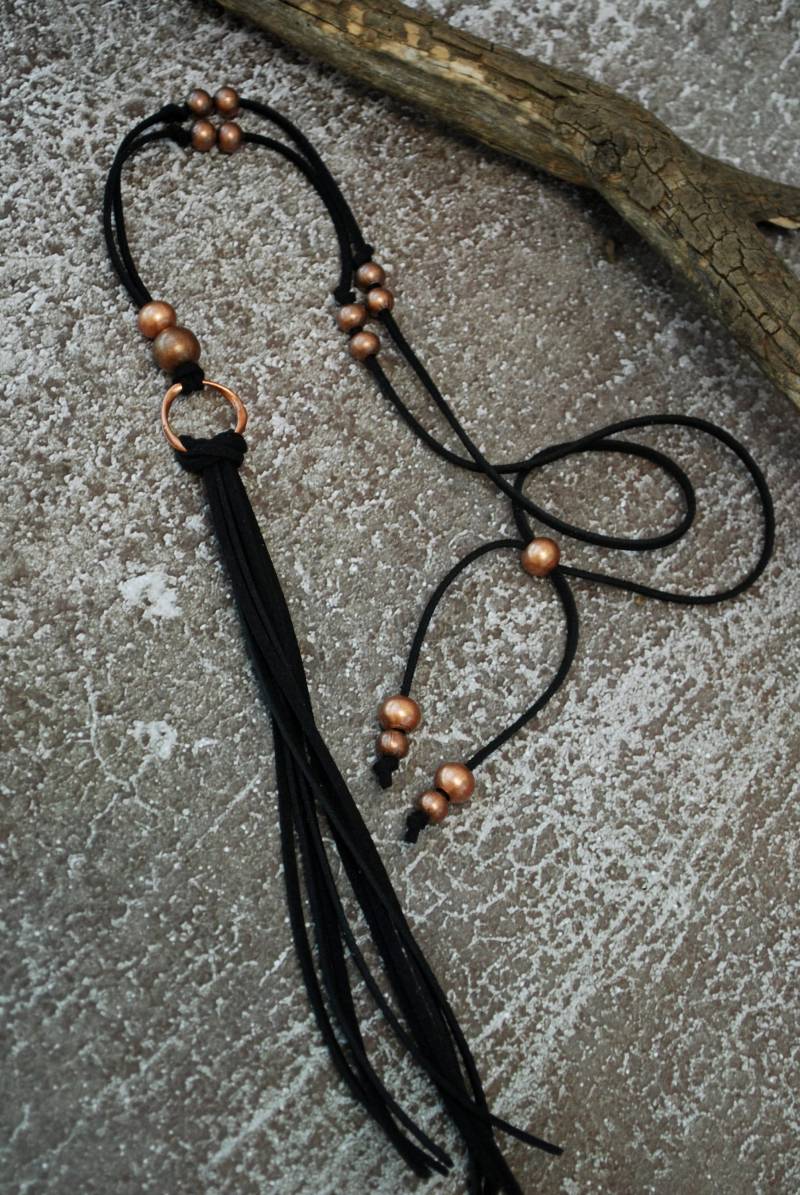 Angesagte Lederfransen-Halskette Verstellbarer Boho-Charme - Keine Zusatzgebühren Für Uns Angesagte Lederfransen-Halskette Verstellbarer Boho-Charme - Keine Zusatzgebühren Für Uns von Estibela