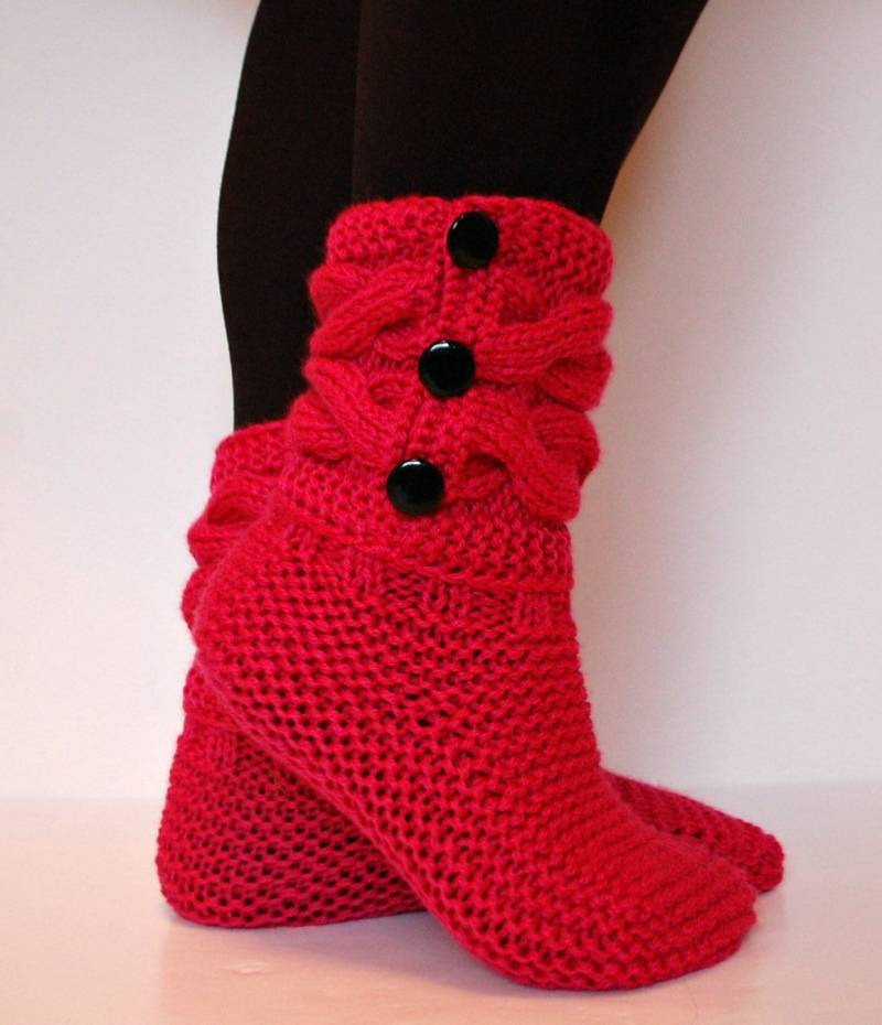 Handgestrickte Rosa Socken Aus Wolle Mit Zopfmuster von EstiloShop