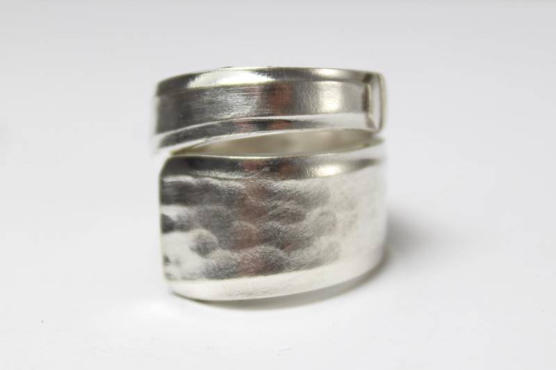 Hammerschlag Besteckschmuck-Ring, Ungefähr Größe 62 | 19, 8 Mm, Gefertigt Aus Besteck von Etagere2000