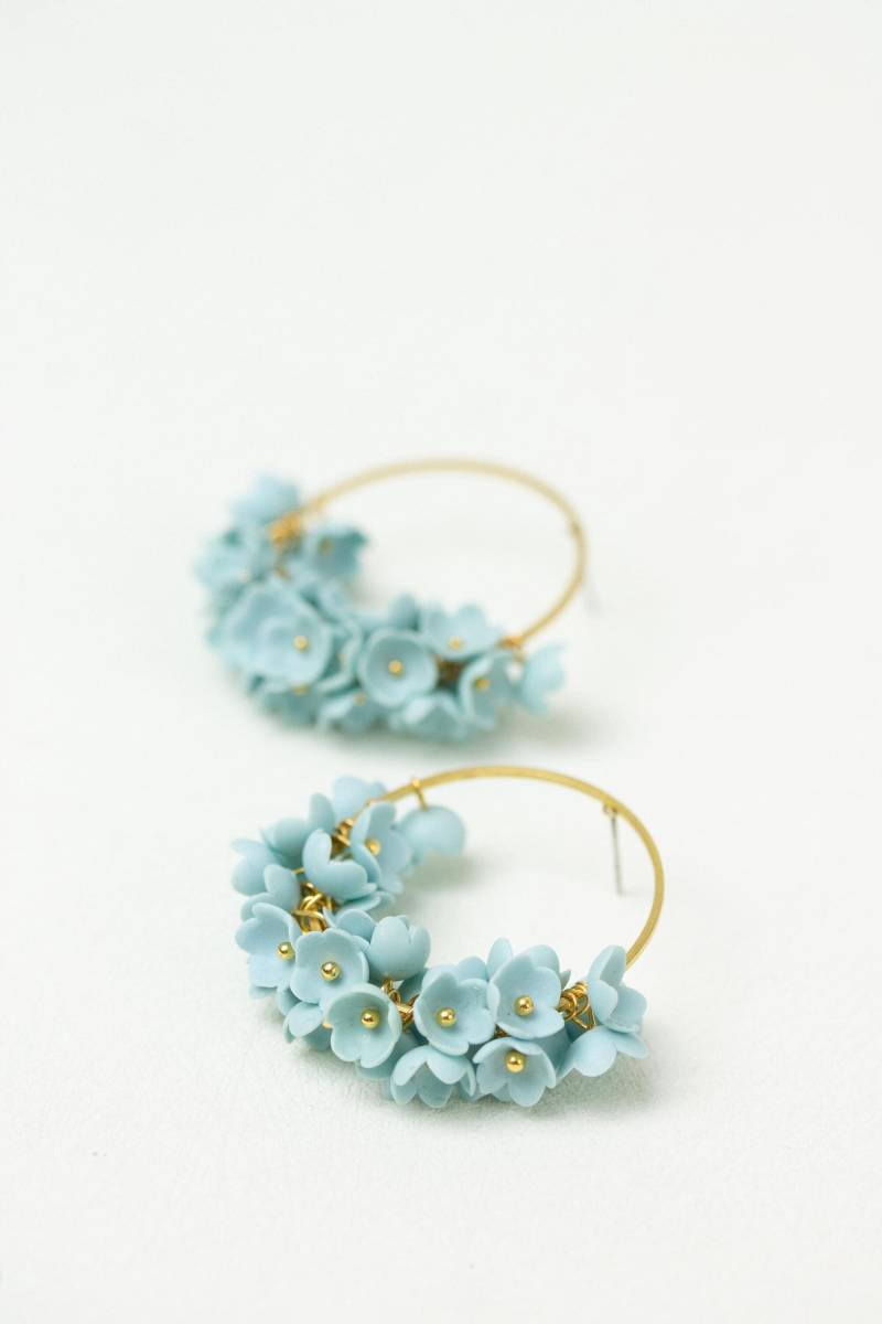 Handgemachte Florale Ohrringe Aus Polymer Clay in Blautönen Handgemachte Florale Ohrringe Aus Polymer Clay in Blautönen von EtenIren