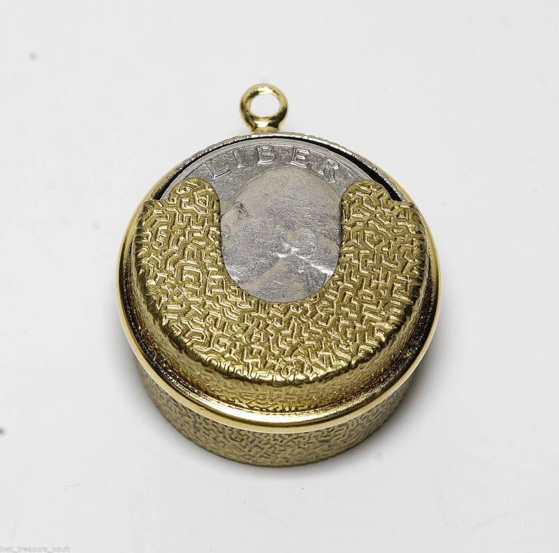 Vintage 1970Er Jahre Messing Metall Viertelhalter Dispenser Anhänger Schmuck von EternalBohemian