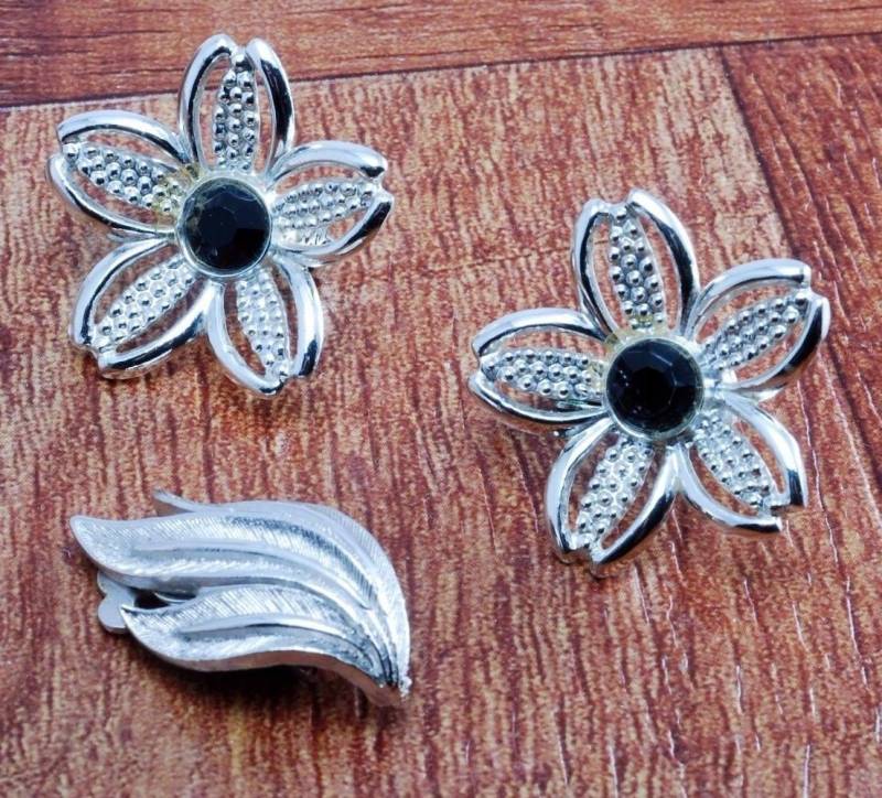 Vintage Earring Dress Clip Lot Coro Sarah Coventry Silver Tone Metal Flower Leaf von EternalBohemian