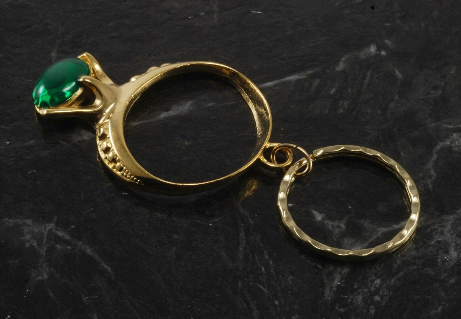 Vintage Grün Enamel Riesen Ring Mode Gold Ton Schlüsselanhänger Metall von EternalBohemian