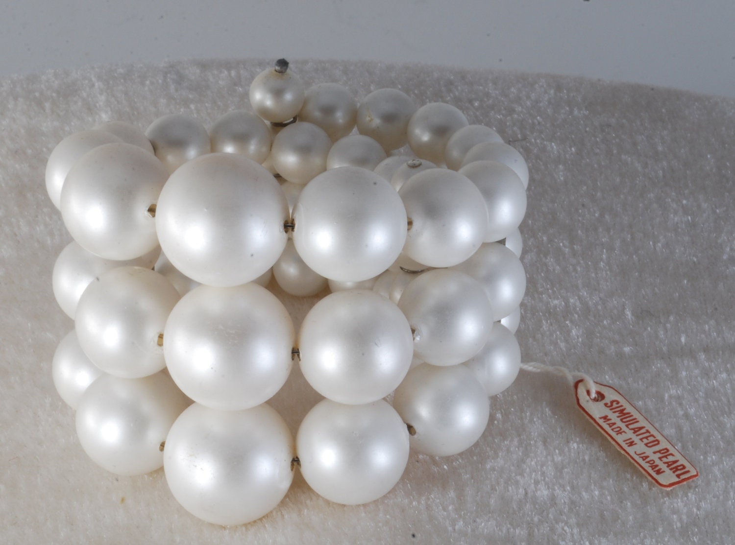 Vintage Memory Wire Armband Weiß Simulierte Perle 3 Strang Wrap Rund Schmuck von EternalBohemian