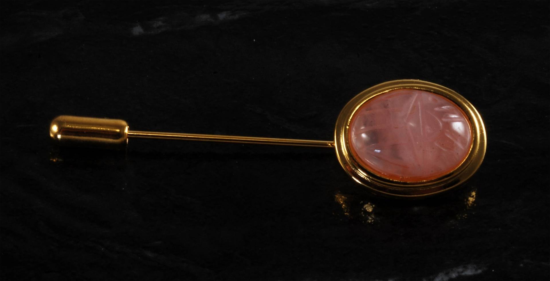 Vintage Skarabäus Pin Rosenquarz Goldfarbenes Metall Modeaccessoire von EternalBohemian