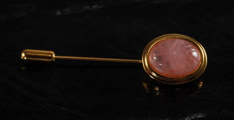 Vintage Skarabäus Pin Rosenquarz Goldfarbenes Metall Modeaccessoire von EternalBohemian
