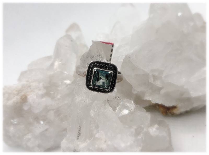 Wunderschöne Ringe Blautopas Sterling Silber Ring Größe 6 von EternalCosmicDesigns